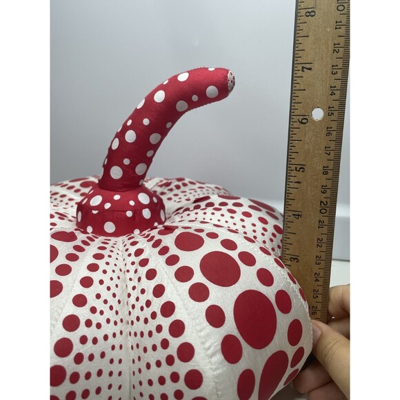 YAYOI KUSAMA 'Dots Obsession' Soft plush Pumpkin Sculpture White w/ Red - Picture 12 of 12